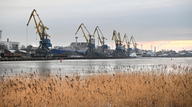 Вид на Южный порт со Смоляного мыса в Выборге