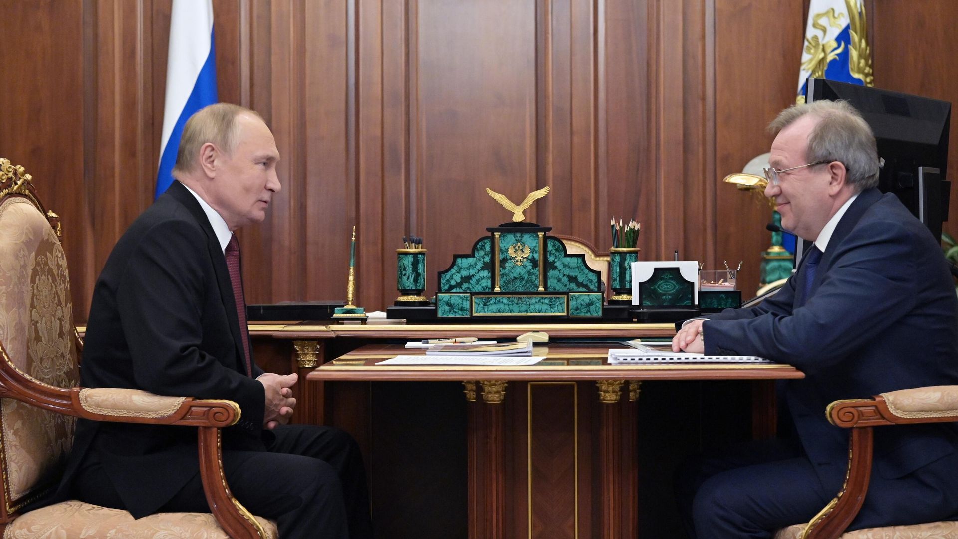 Президент РФ Владимир Путин и глава Российской академии наук Геннадий Красников во время встречи Президент РФ Владимир Путин и глава Российской академии наук Геннадий Красников во время встречи - РИА Новости, 1920, 11.11.2022