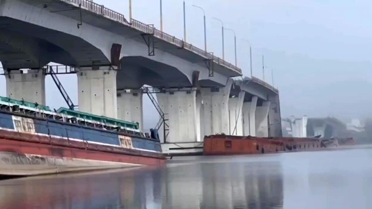 Разрушенный Антоновский мост через Днепр в пригороде Херсона Разрушенный Антоновский мост через Днепр в пригороде Херсона - РИА Новости, 1920, 16.11.2022