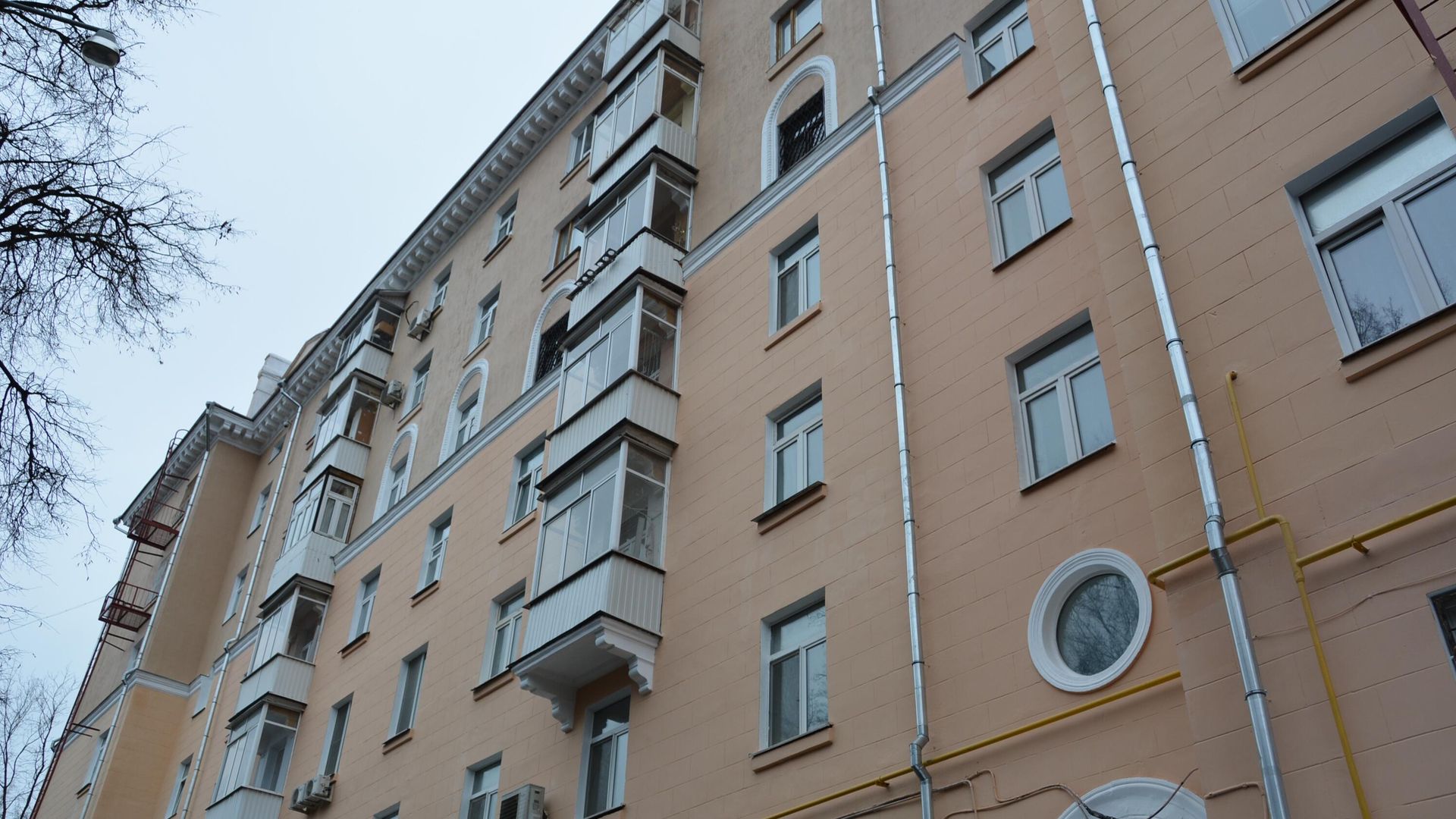 Неоклассический дом середины XX века в московском районе Покровское-Стрешнево - РИА Новости, 1920, 14.11.2022