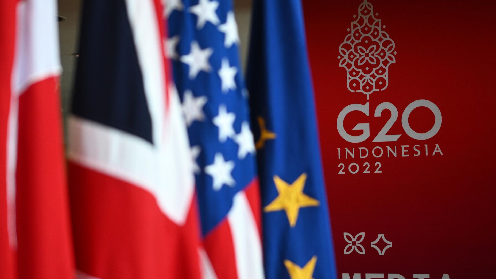 Флаги во время подготовки к саммиту G-20 на Бали Флаги во время подготовки к саммиту G-20 на Бали - РИА Новости, 1920, 18.12.2025
