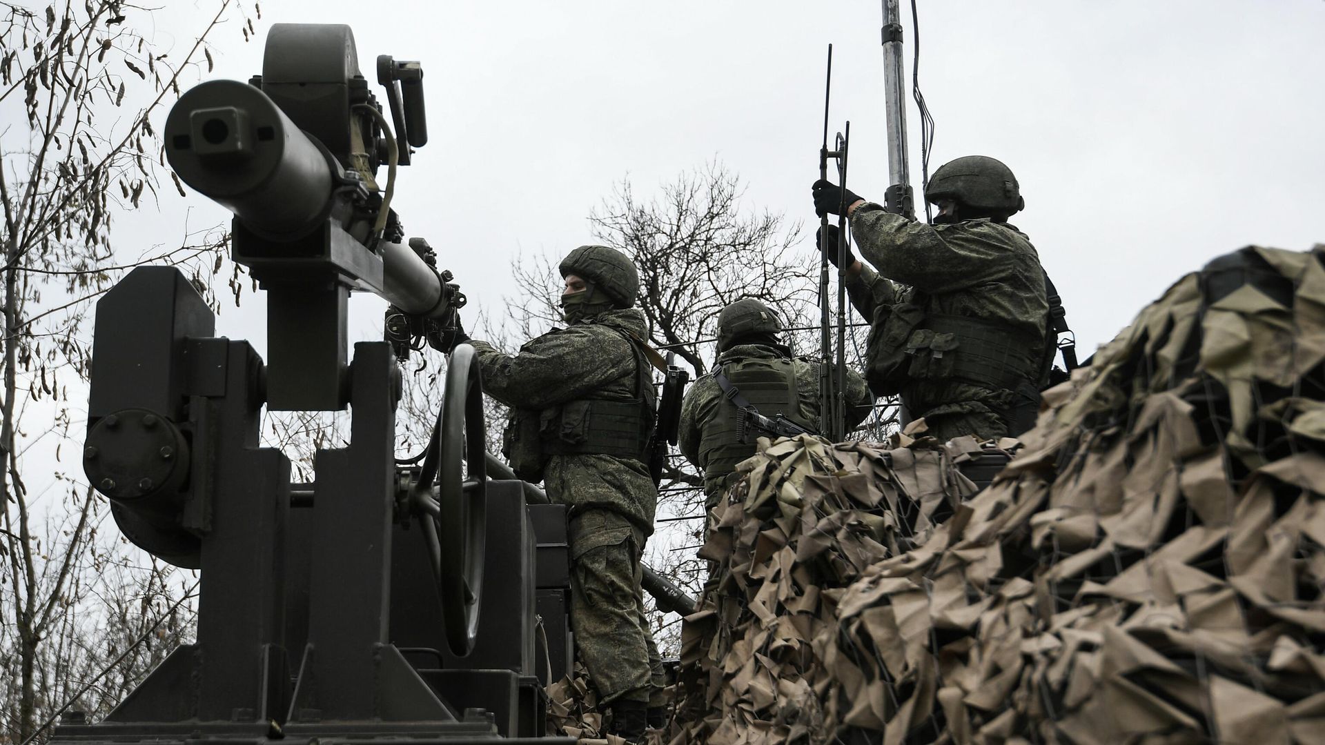 Военнослужащие подразделений радиоэлектронной борьбы во время специальной военной операции на Запорожском направлении Военнослужащие подразделений радиоэлектронной борьбы во время специальной военной операции на Запорожском направлении - РИА Новости, 1920, 29.12.2022