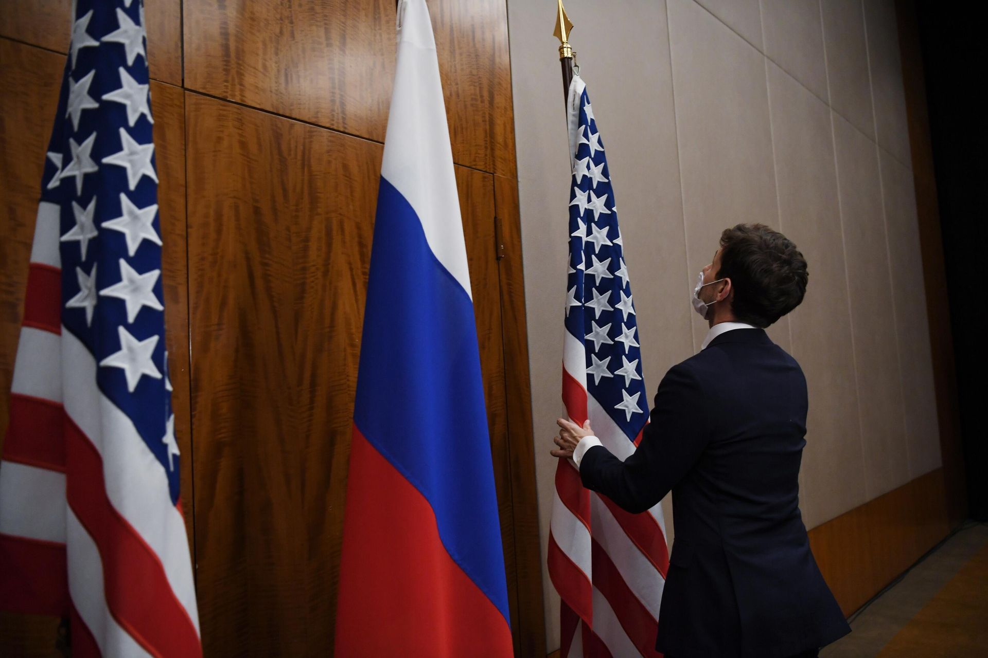 Флаги России и США Флаги России и США - РИА Новости, 1920, 26.03.2026