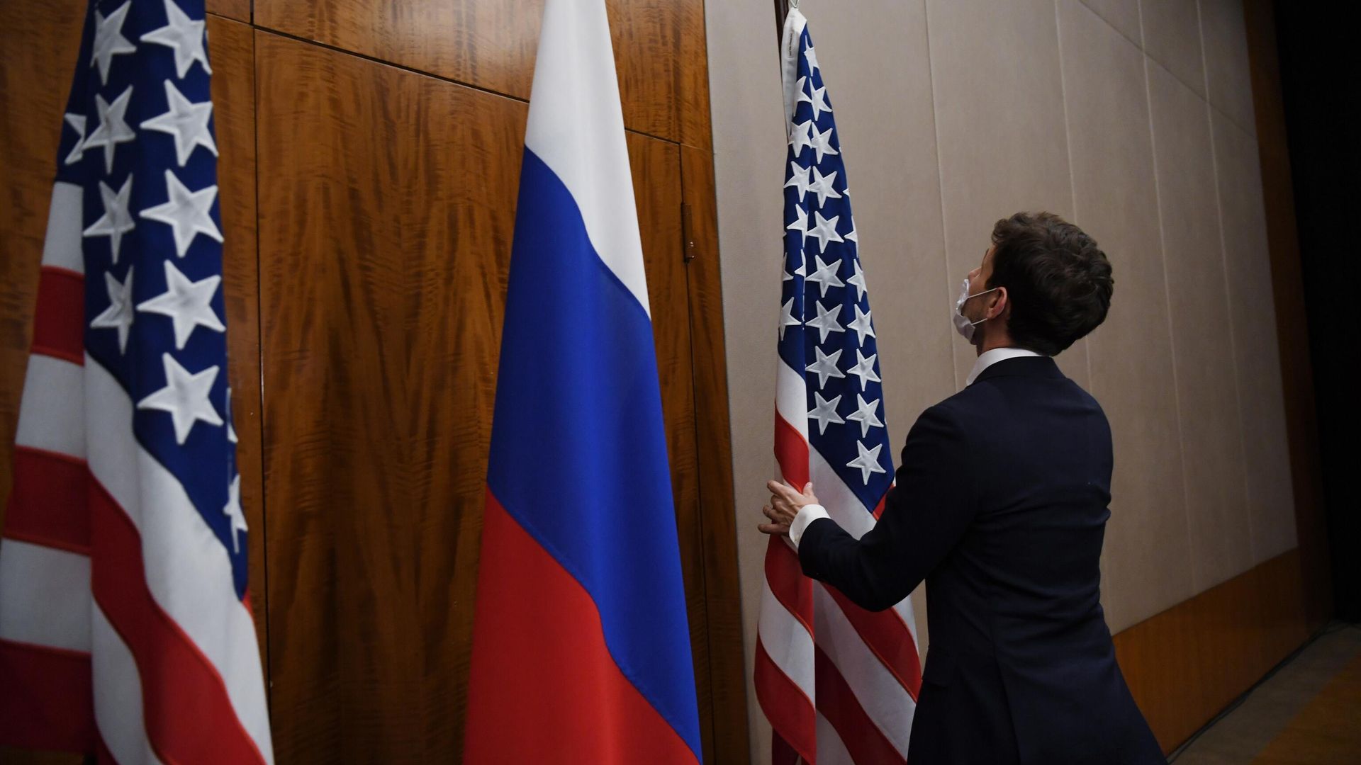 Флаги России и США Флаги России и США - РИА Новости, 1920, 25.03.2025