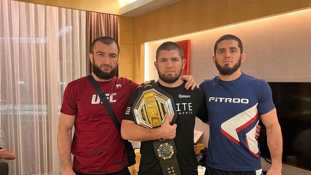 Абубакар и Хабиб Нурмагомедовы, Ислам Махачев Абубакар и Хабиб Нурмагомедовы, Ислам Махачев - РИА Новости, 1920, 04.06.2023