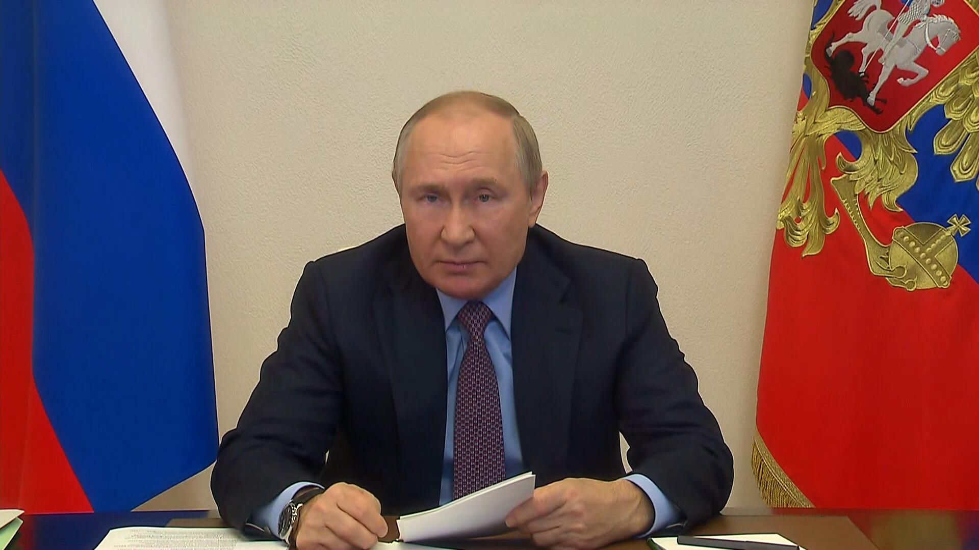 Путин: Города новых субъектов РФ представлены для присвоения почетных званий Путин: Города новых субъектов РФ представлены для присвоения почетных званий - РИА Новости, 1920, 15.11.2022