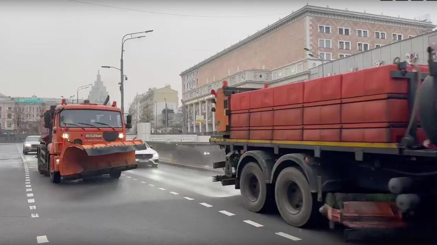 Противогололедная обработка дорог в Москве Противогололедная обработка дорог в Москве - РИА Новости, 1920, 21.11.2022