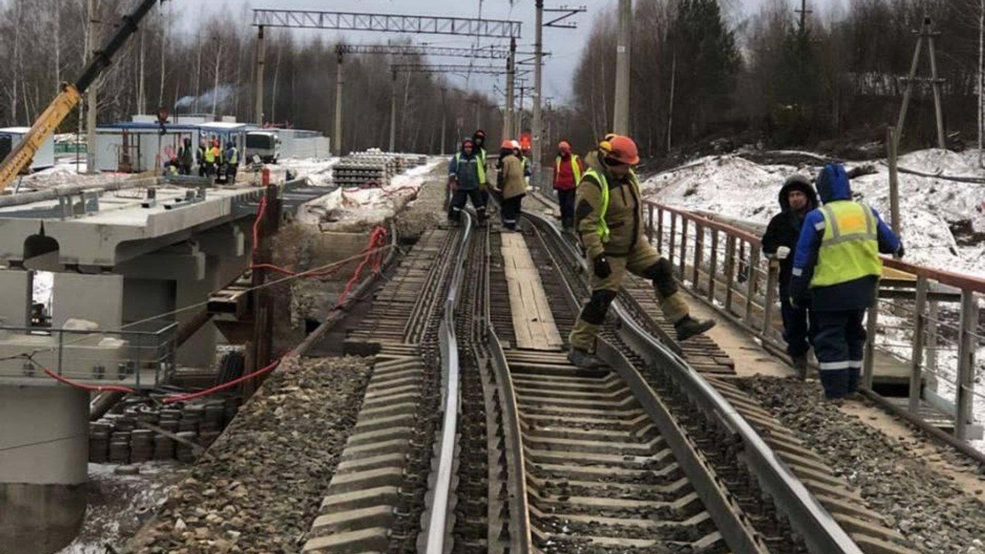 На месте происшествия в Перми, в котором грузовой автомобиль совершил столкновение с пролетом железнодорожного путепровода На месте происшествия в Перми, в котором грузовой автомобиль совершил столкновение с пролетом железнодорожного путепровода - РИА Новости, 1920, 15.11.2022