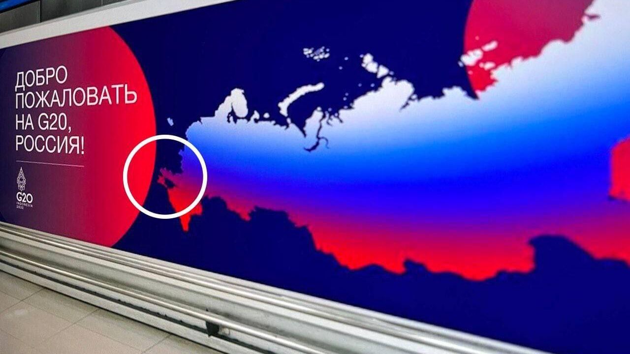 Баннер с обновленной картой России в аэропорту Бали перед встречей российской делегации на саммите G20 Баннер с обновленной картой России в аэропорту Бали перед встречей российской делегации на саммите G20 - РИА Новости, 1920, 16.11.2022