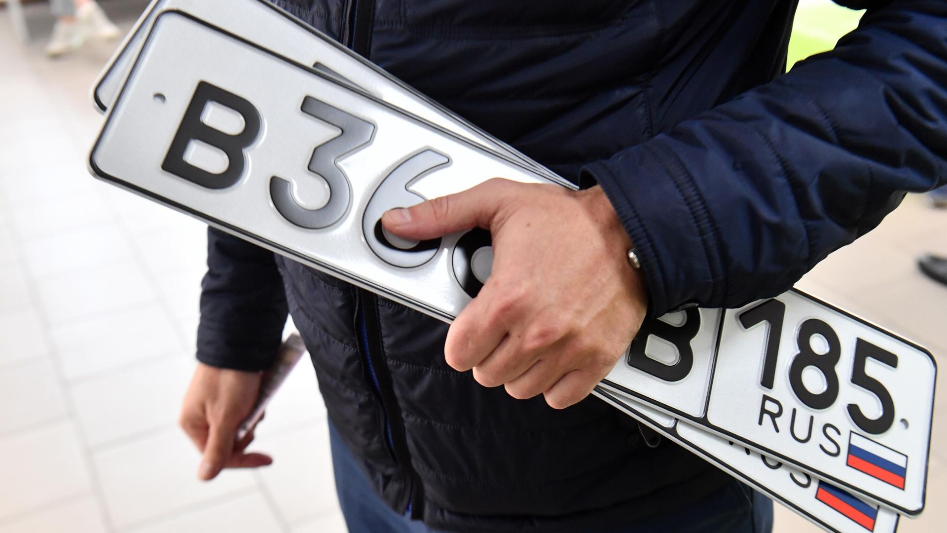 Выдача индивидуальных регистрационных знаков автомобиля Выдача индивидуальных регистрационных знаков автомобиля - РИА Новости, 1920, 02.05.2024