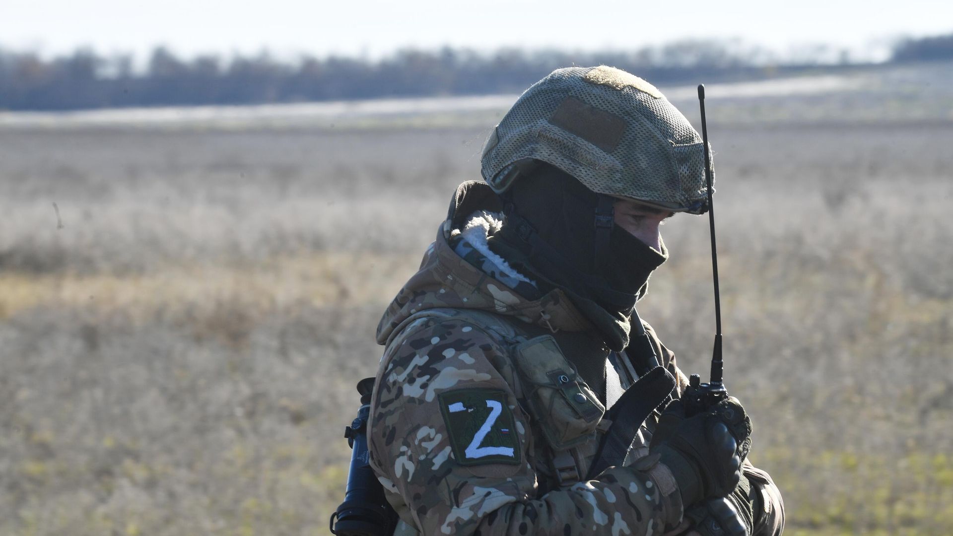 Военнослужащий расчета реактивной системы залпового огня БМ-21 Град ЮВО ВС РФ - РИА Новости, 1920, 19.11.2022