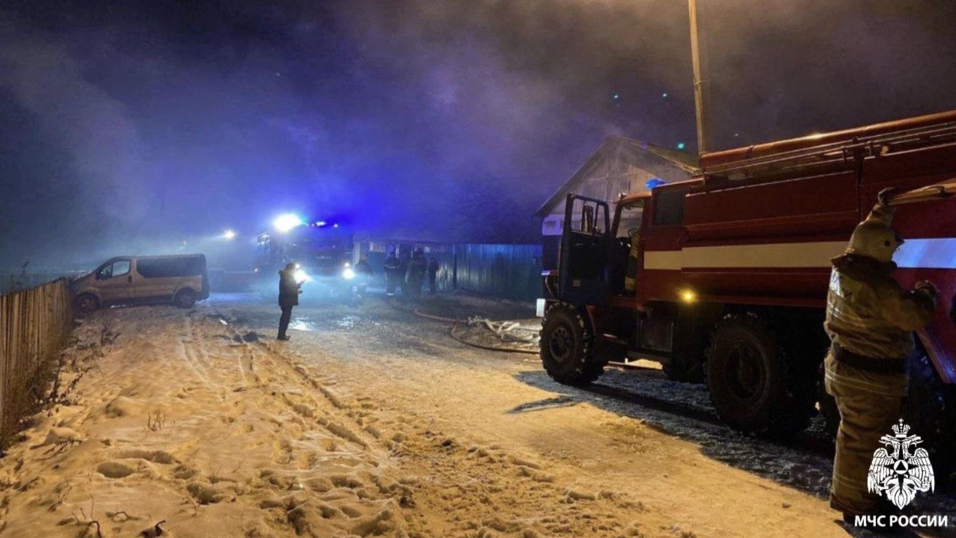 На месте пожара в селе Матвеевка Стерлитамакского района Башкирии На месте пожара в селе Матвеевка Стерлитамакского района Башкирии - РИА Новости, 1920, 18.11.2022