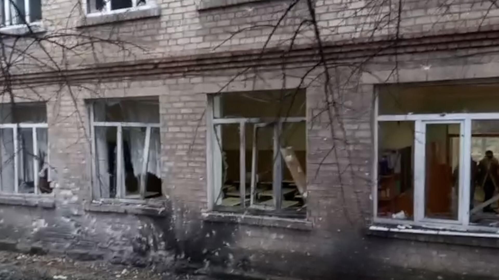 Кадры с места обстрела школы в Донецке Кадры с места обстрела школы в Донецке - РИА Новости, 1920, 18.11.2022