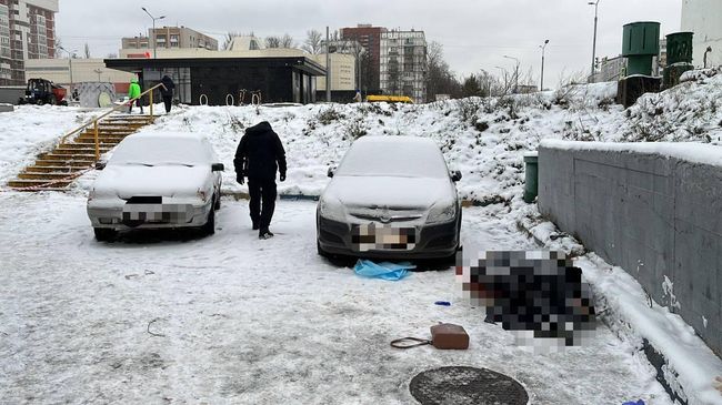 Место обнаружения тела убитой девушки на Севастопольском проспекте в Москве