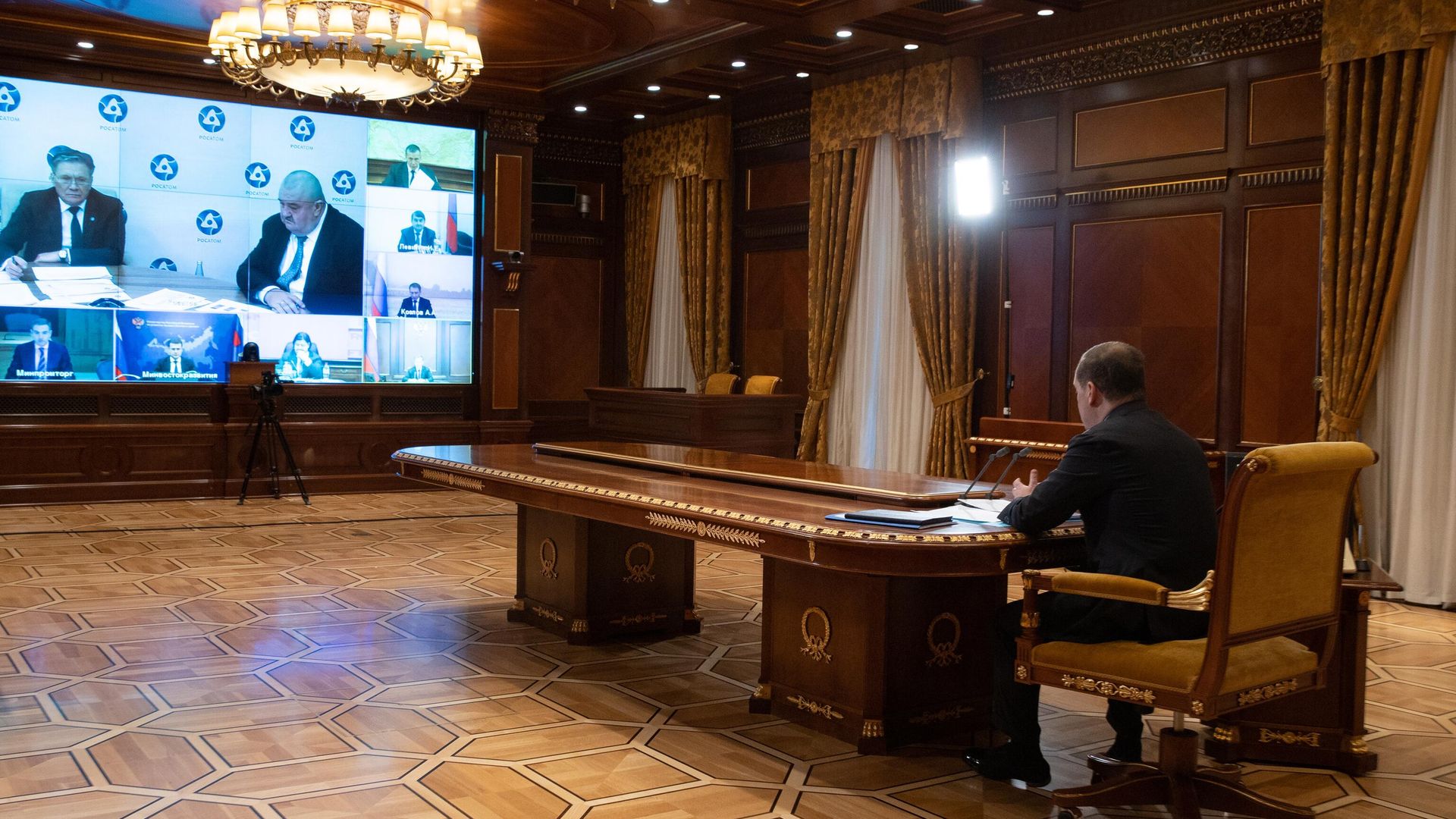 Зампред Совбеза РФ Дмитрий Медведев проводит заседание межведомственной комиссии СБ по обеспечению национальных интересов РФ в Арктике Зампред Совбеза РФ Дмитрий Медведев проводит заседание межведомственной комиссии СБ по обеспечению национальных интересов РФ в Арктике - РИА Новости, 1920, 18.11.2022