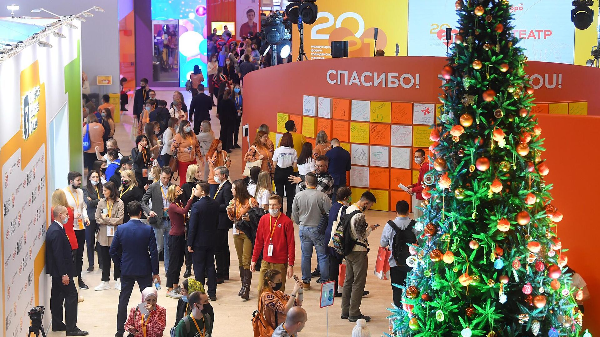 Участники международного форума гражданского участия #МЫВМЕСТЕ в Центральном выставочном зале Манеж в Москве. Архивное фото - РИА Новости, 1920, 18.11.2022