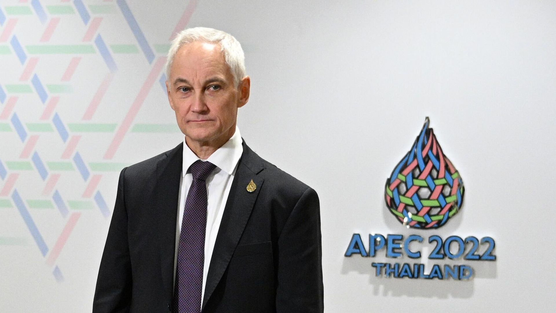 Первый заместитель председателя правительства РФ Андрей Белоусов выступает на брифинге для российских СМИ в рамках саммита АТЭС в Бангкоке Первый заместитель председателя правительства РФ Андрей Белоусов выступает на брифинге для российских СМИ в рамках саммита АТЭС в Бангкоке - РИА Новости, 1920, 19.11.2022