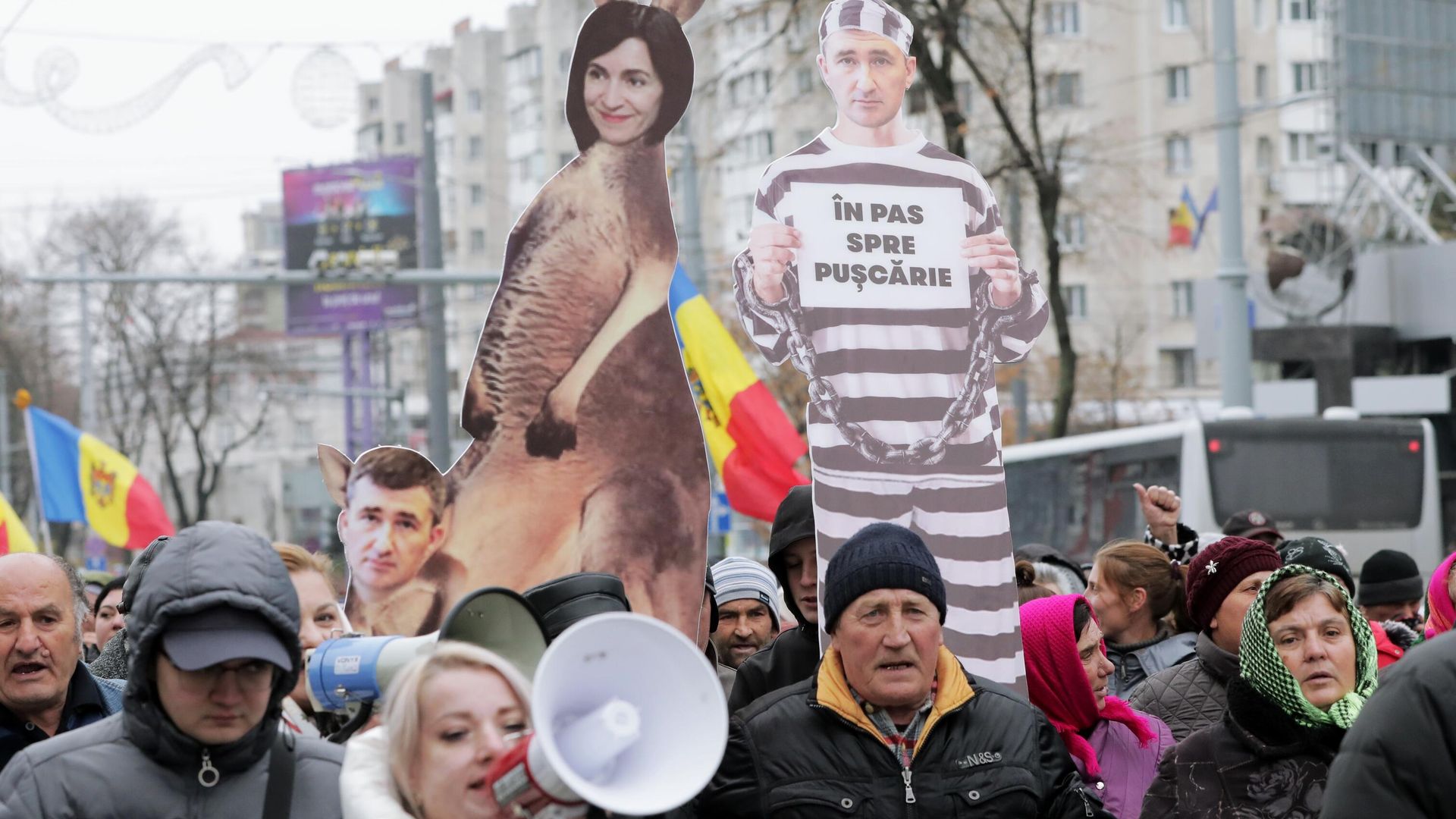 Участники акции протеста оппозиции перед зданием генеральной прокуратуры Молдавии в Кишиневе - РИА Новости, 1920, 06.12.2022