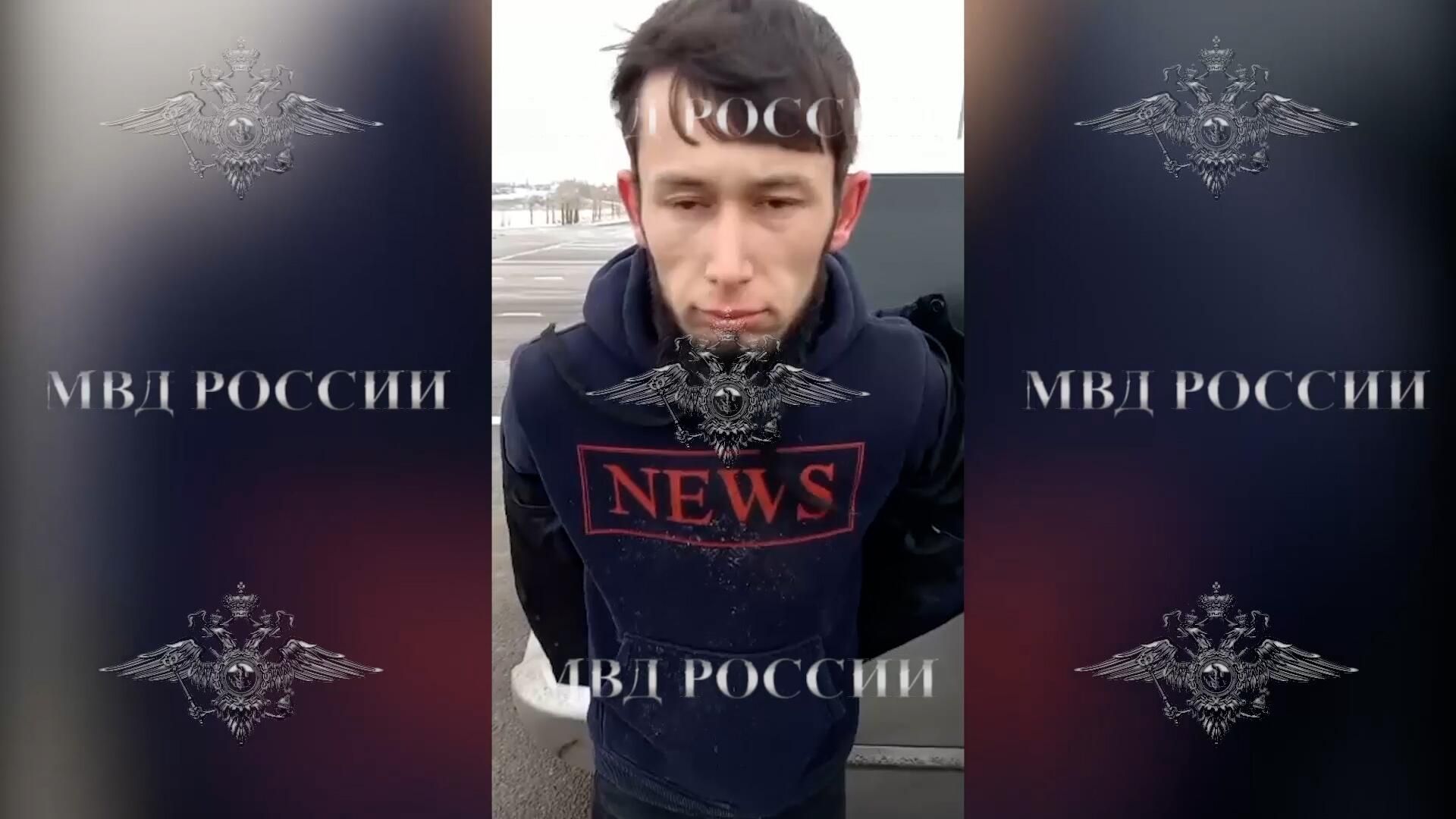 Кадры задержания подозреваемого в убийстве девушки у метро. Видео МВД Кадры задержания подозреваемого в убийстве девушки у метро. Видео МВД - РИА Новости, 1920, 18.11.2022