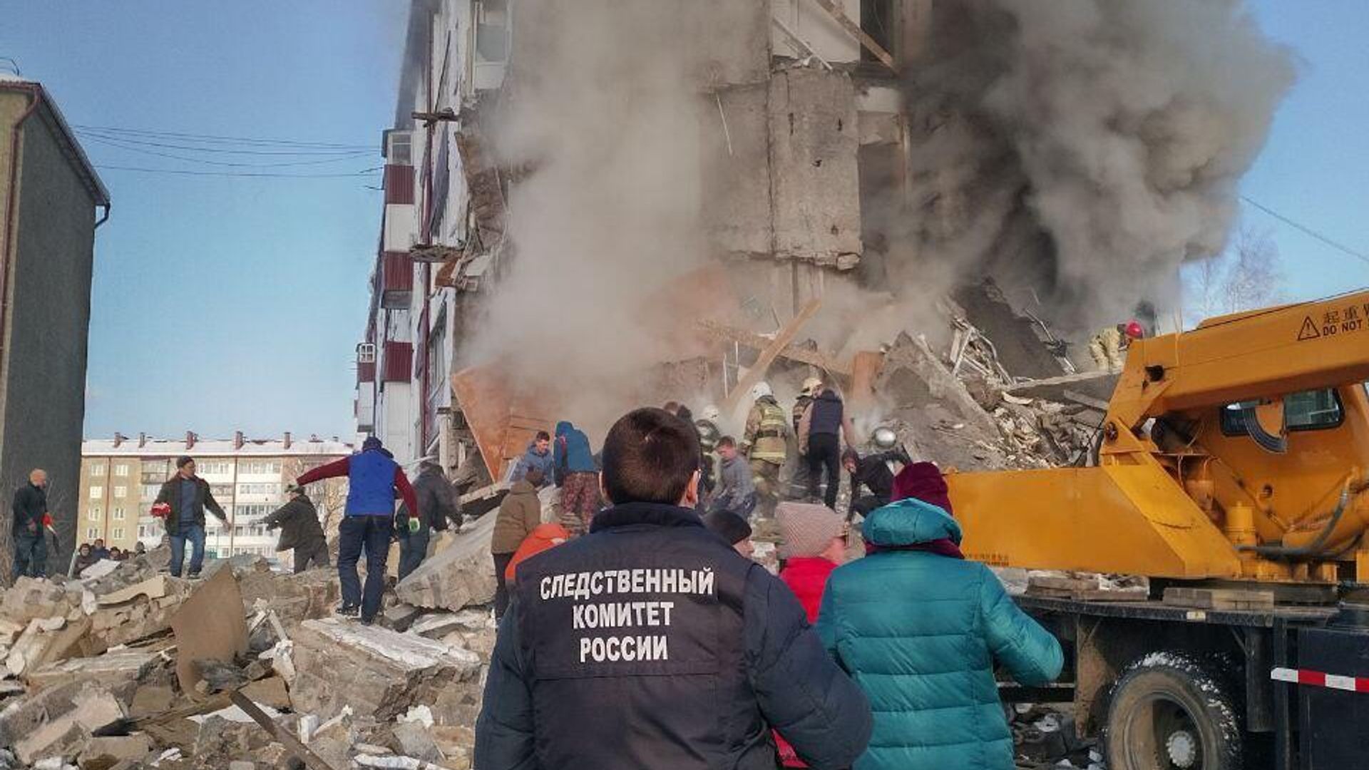 Следователи на месте обрушения жилого дома в поселке Тымовское Сахалинской области Следователи на месте обрушения жилого дома в поселке Тымовское Сахалинской области - РИА Новости, 1920, 19.11.2022