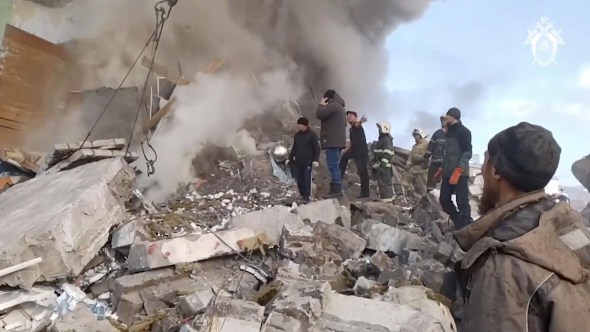 На месте обрушения дома в поселке Тымовское Сахалинской области. Кадр видео На месте обрушения дома в поселке Тымовское Сахалинской области. Кадр видео - РИА Новости, 1920, 19.11.2022