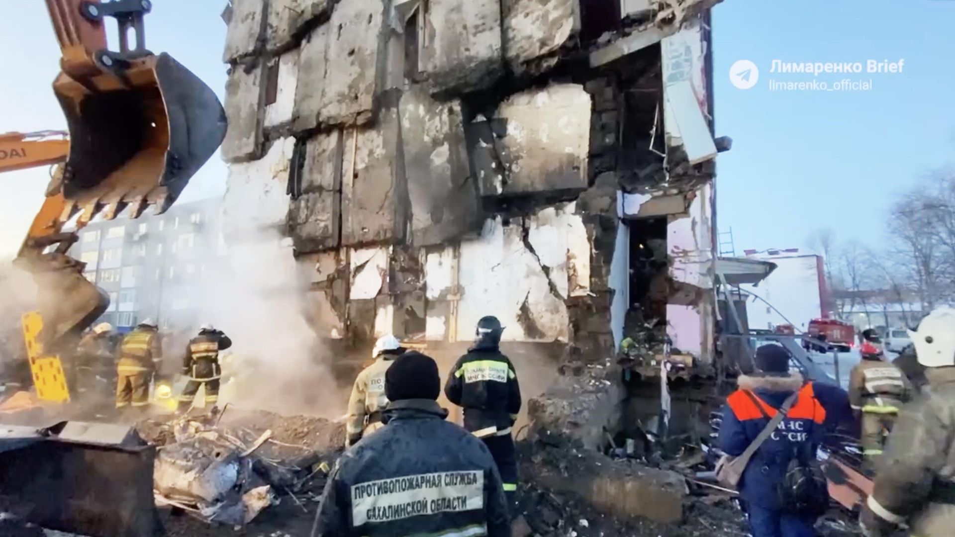 На месте обрушения дома в поселке Тымовское Сахалинской области. Кадр видео На месте обрушения дома в поселке Тымовское Сахалинской области. Кадр видео - РИА Новости, 1920, 19.11.2022