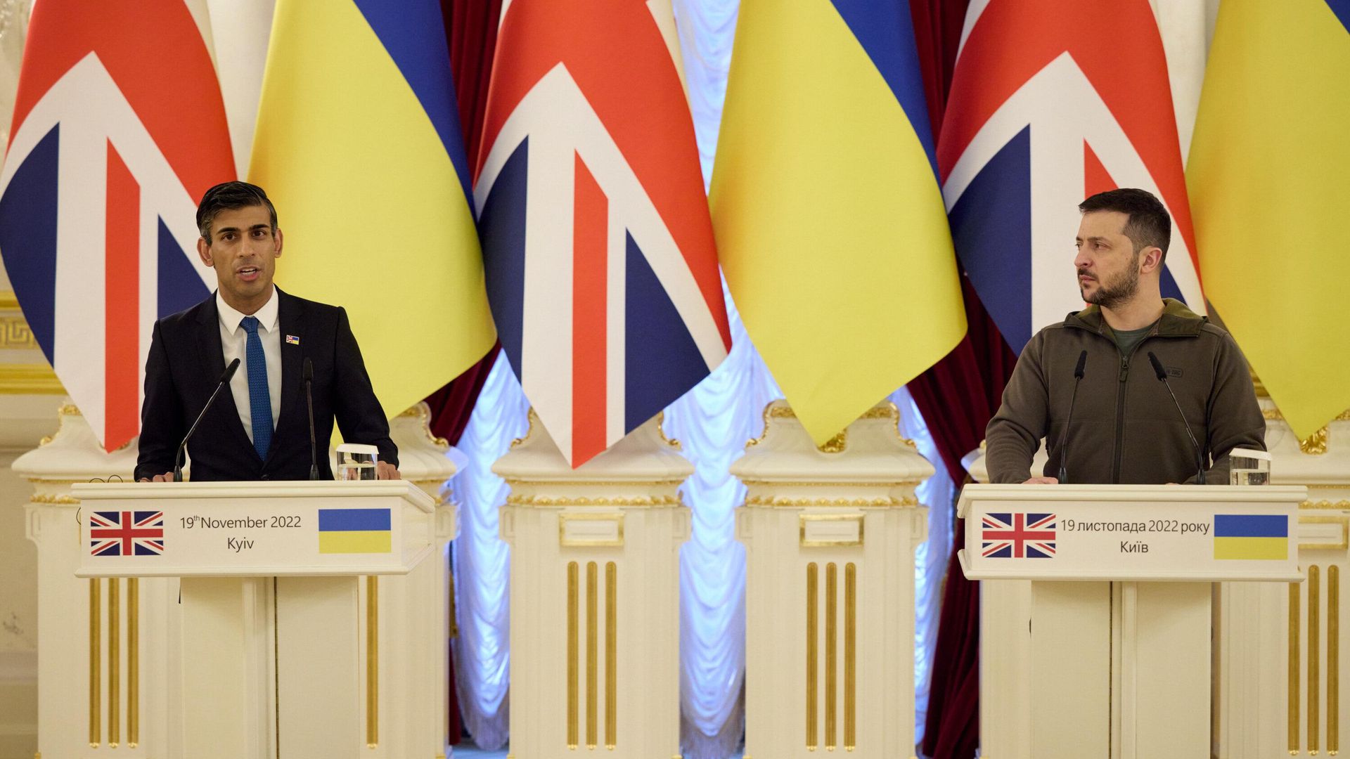 Премьер-министр Великобритании Риши Сунак и президент Украины Владимир Зеленский во время встречи в Киеве Премьер-министр Великобритании Риши Сунак и президент Украины Владимир Зеленский во время встречи в Киеве - РИА Новости, 1920, 19.11.2022