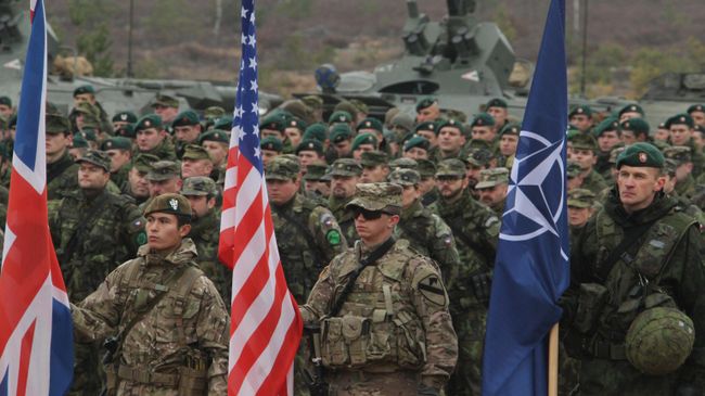 Военнослужащие во время совместных учений НАТО