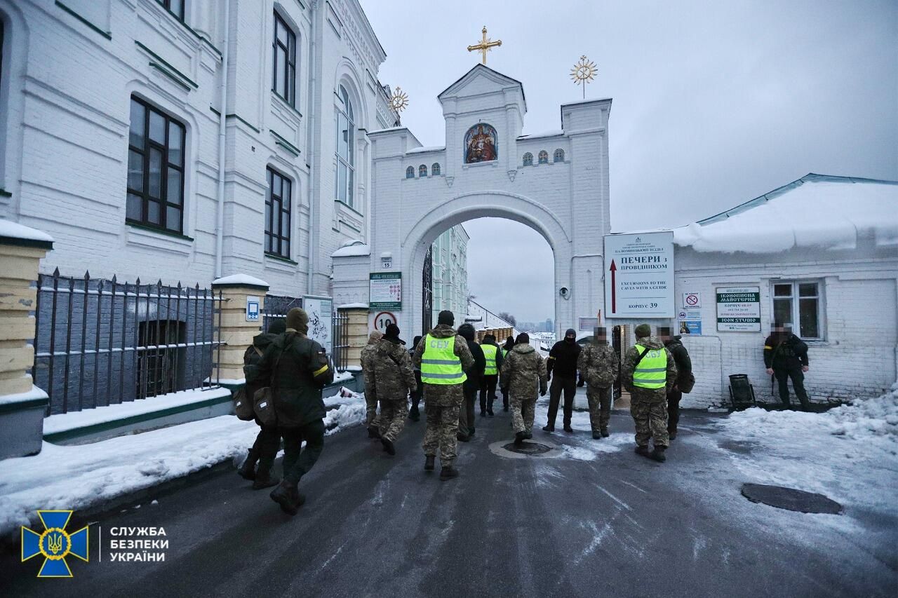 Сотрудники СБУ в Киево-Печерской лавре Сотрудники СБУ в Киево-Печерской лавре - РИА Новости, 1920, 01.12.2022