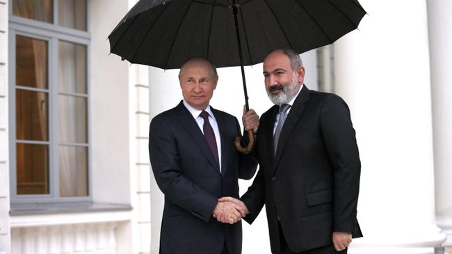 Президент РФ Владимир Путин и премьер-министр Армении Никол Пашинян Президент РФ Владимир Путин и премьер-министр Армении Никол Пашинян
