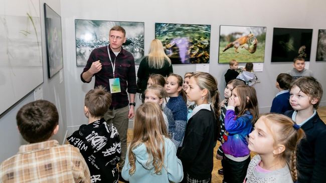 Школьники на фестивале дикой природы Золотая черепаха в Москве 