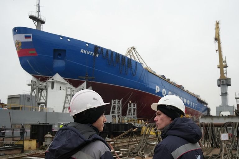Спуск на воду ледокола Якутия Спуск на воду ледокола Якутия