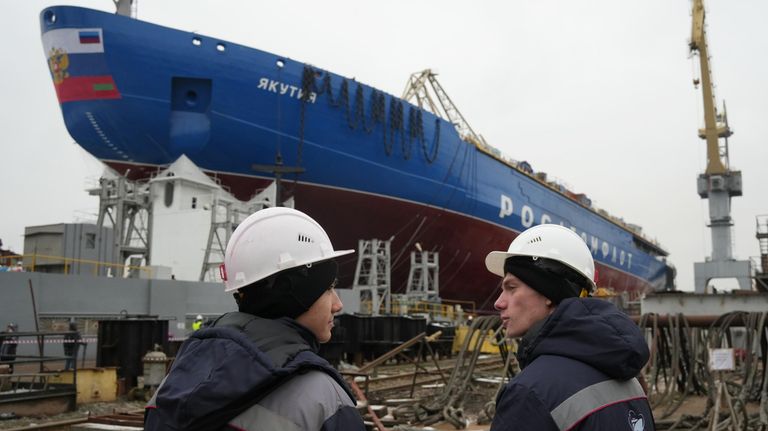 Спуск на воду ледокола Якутия Спуск на воду ледокола Якутия