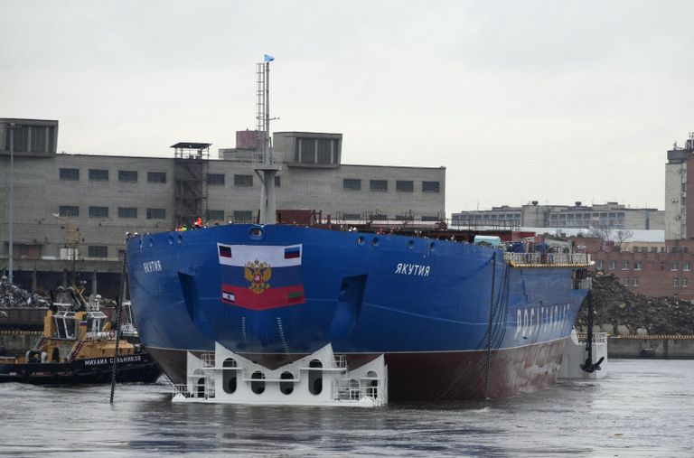 Корпус атомного ледокол Якутия проекта 22220 во время спуска на воду на Балтийском заводе в Санкт-Петербурге Корпус атомного ледокол Якутия проекта 22220 во время спуска на воду на Балтийском заводе в Санкт-Петербурге