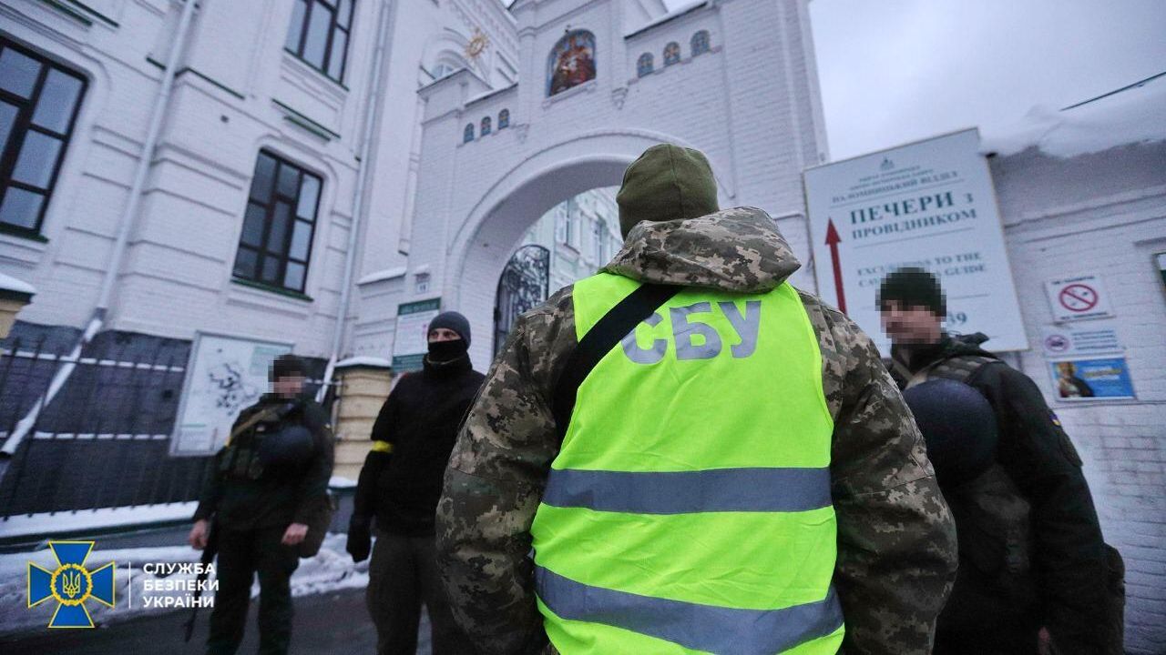 Сотрудники СБУ в Киево-Печерской лавре Сотрудники СБУ в Киево-Печерской лавре - РИА Новости, 1920, 02.12.2022