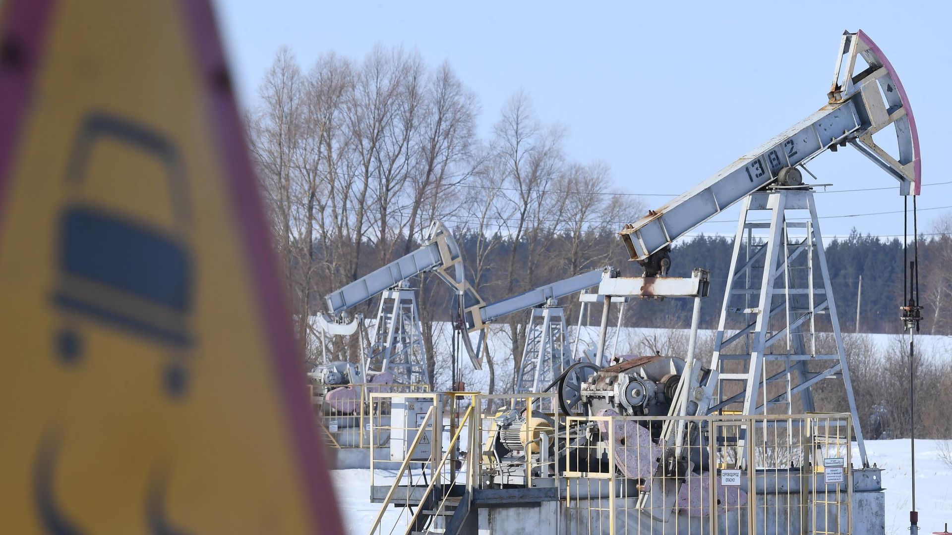 Нефтяные качалки в Альметьевском районе Республики Татарстан Нефтяные качалки в Альметьевском районе Республики Татарстан - РИА Новости, 1920, 03.12.2022