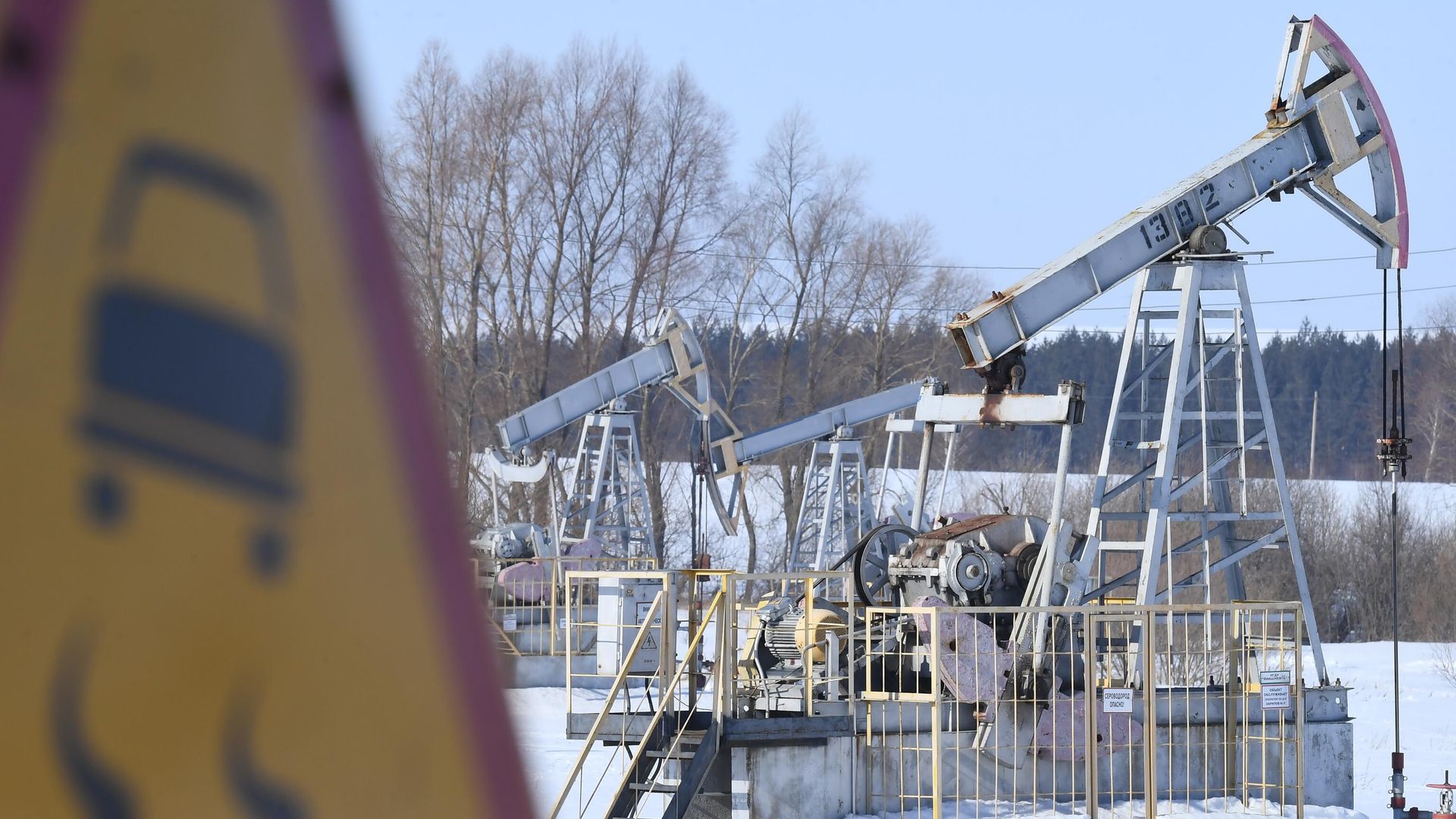 Нефтяные качалки в Альметьевском районе Республики Татарстан Нефтяные качалки в Альметьевском районе Республики Татарстан - РИА Новости, 1920, 07.12.2022