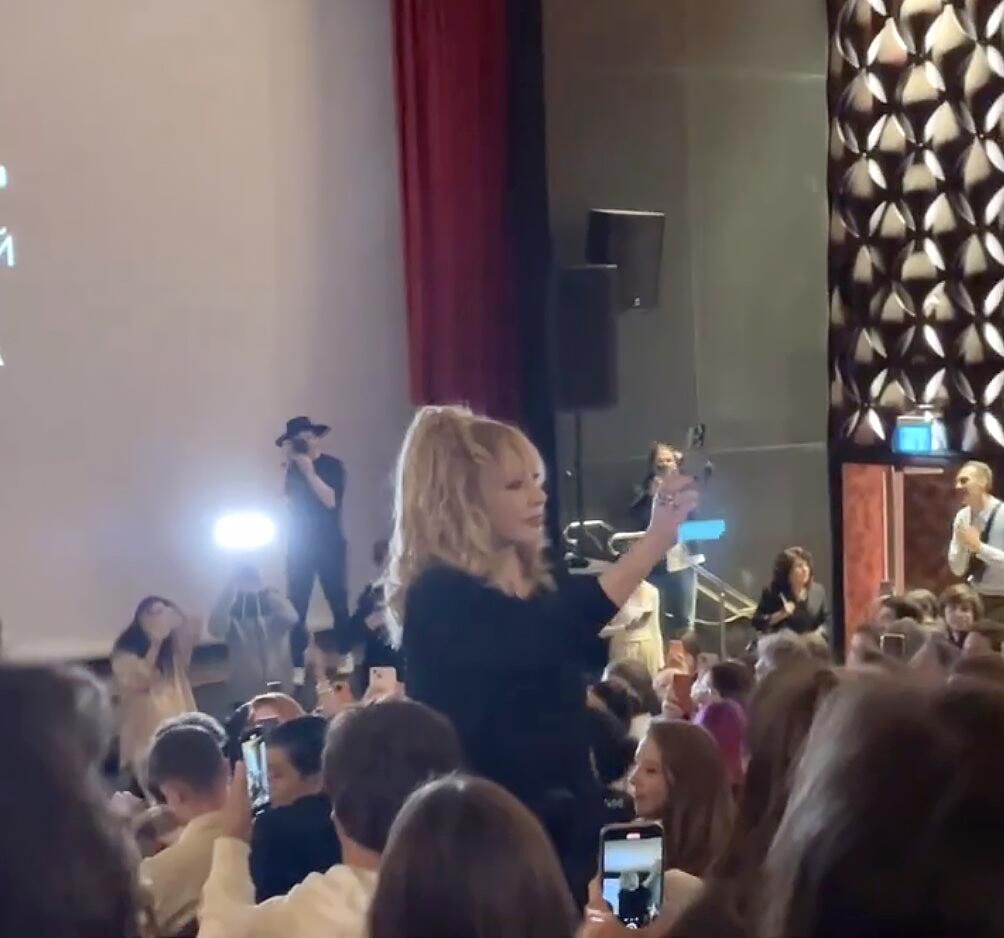 Кадр видео с Аллой Пугачевой Кадр видео с Аллой Пугачевой - РИА Новости, 1920, 23.11.2022