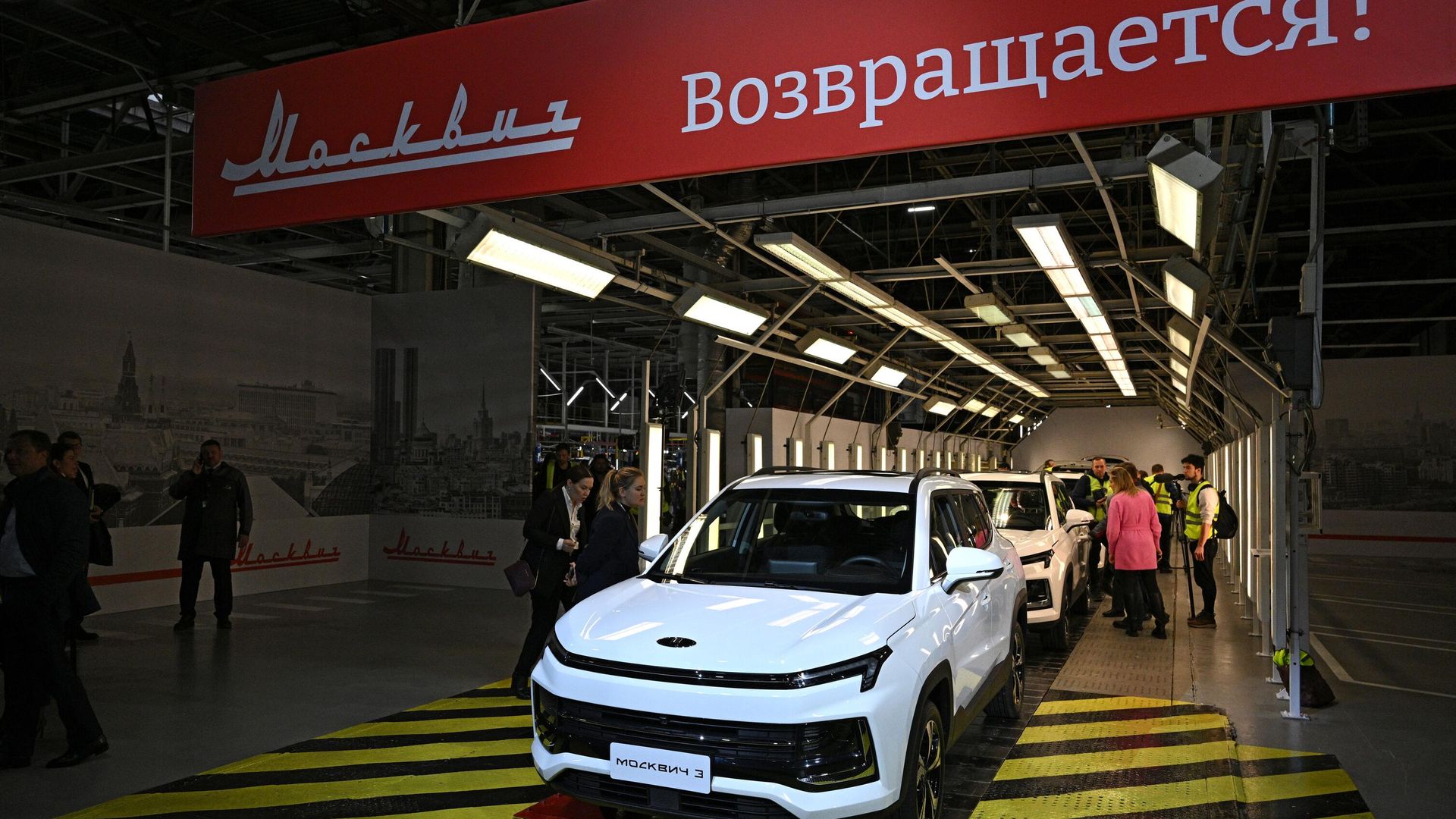 Автомобиль Москвич на производственной линии московского автомобильного завода Москвич Автомобиль Москвич на производственной линии московского автомобильного завода Москвич - РИА Новости, 1920, 24.11.2022