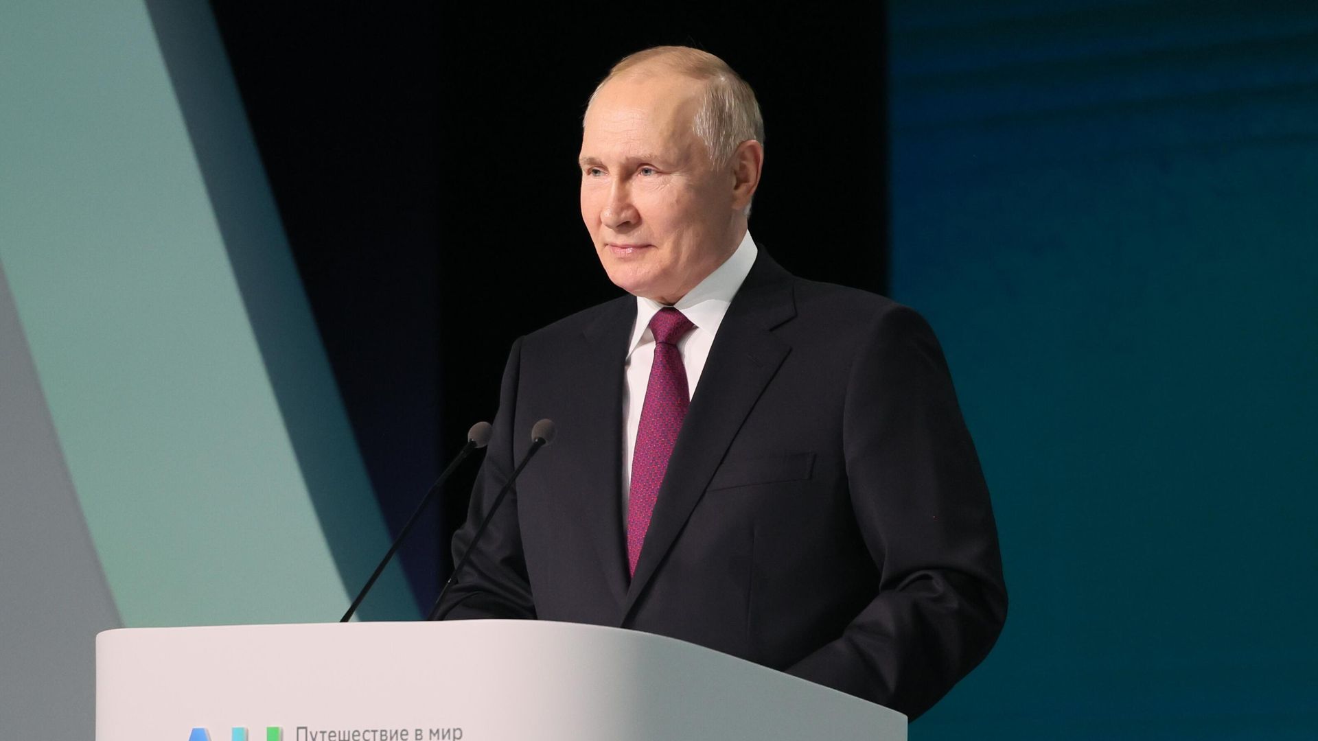 Президент России Владимир Путин выступает на международной конференции Путешествие в мир искусственного интеллекта Президент России Владимир Путин выступает на международной конференции Путешествие в мир искусственного интеллекта - РИА Новости, 1920, 24.11.2022