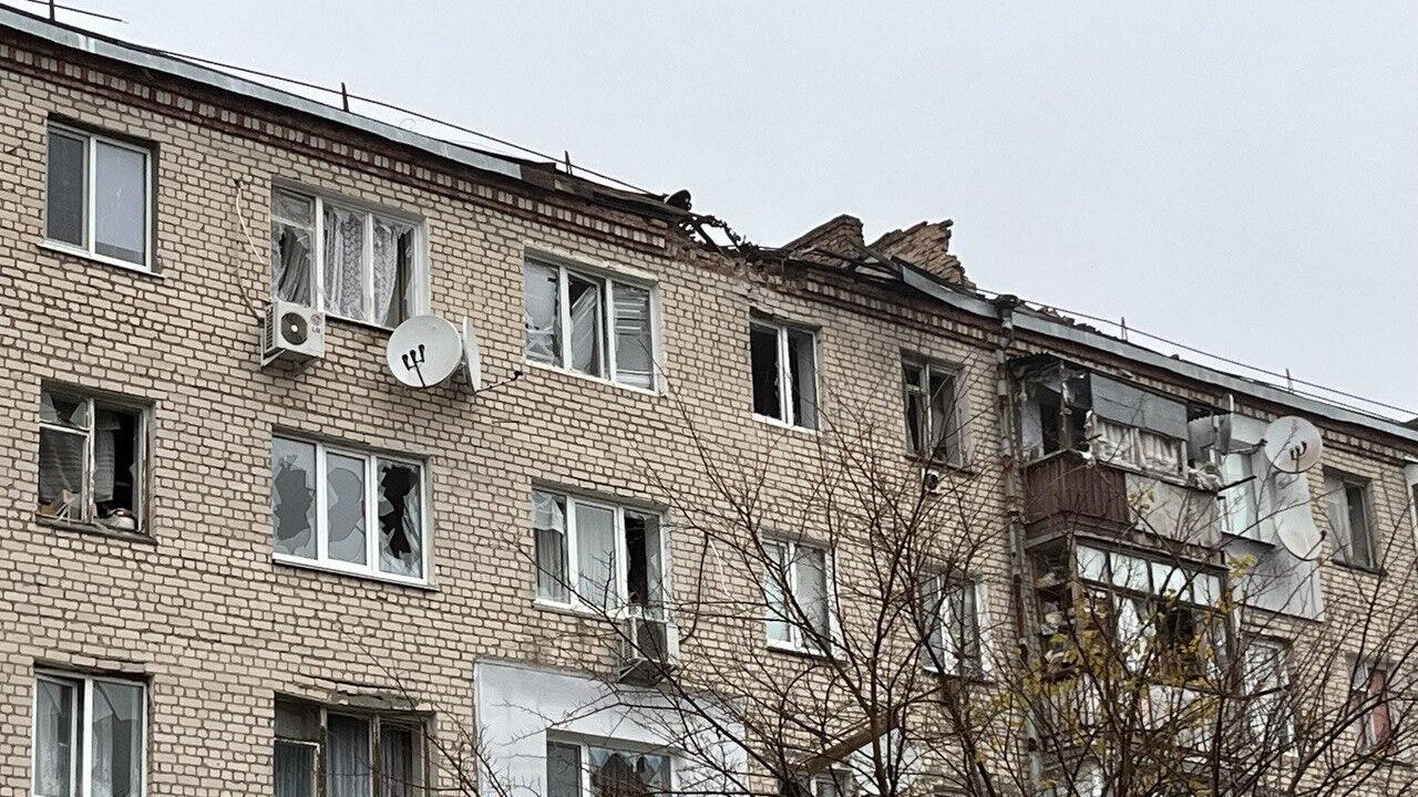 Последствия обстрела Новой Каховки. 25 ноября 2022 Последствия обстрела Новой Каховки. 25 ноября 2022 - РИА Новости, 1920, 25.11.2022