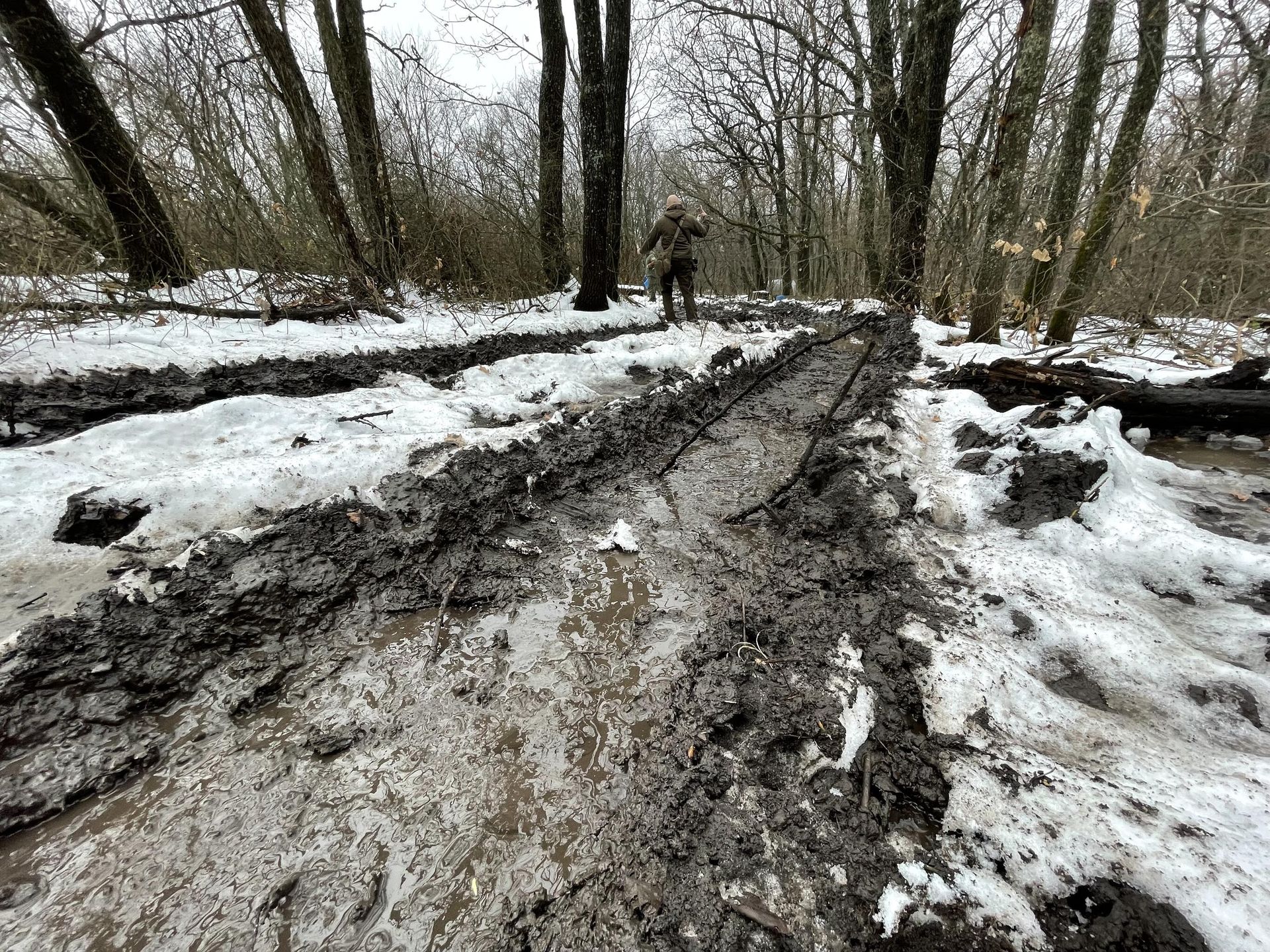 Дорога к позициям артиллеристов на сватовском рубеже Дорога к позициям артиллеристов на сватовском рубеже - РИА Новости, 1920, 02.12.2022