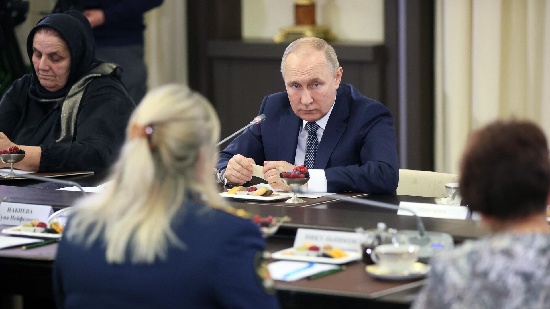 Президент РФ Владимир Путин во время встречи с матерями военнослужащих - участников специальной военной операции Президент РФ Владимир Путин во время встречи с матерями военнослужащих - участников специальной военной операции - РИА Новости, 1920, 25.11.2022