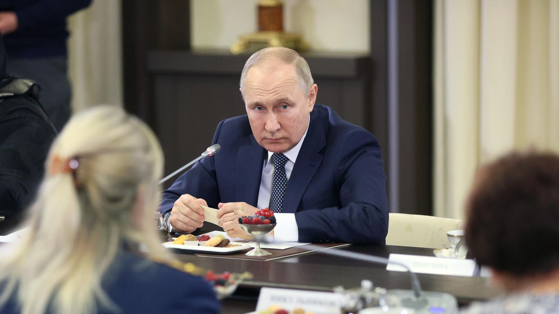 Президент РФ Владимир Путин во время встречи с матерями военнослужащих - участников специальной военной операции Президент РФ Владимир Путин во время встречи с матерями военнослужащих - участников специальной военной операции - РИА Новости, 1920, 25.11.2022