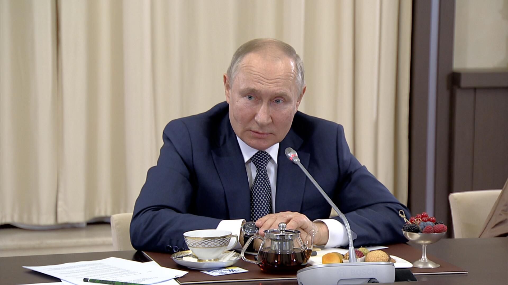 Путин о России и Донбассе: Это воссоединение должно было бы произойти раньше Путин о России и Донбассе: Это воссоединение должно было бы произойти раньше - РИА Новости, 1920, 25.11.2022