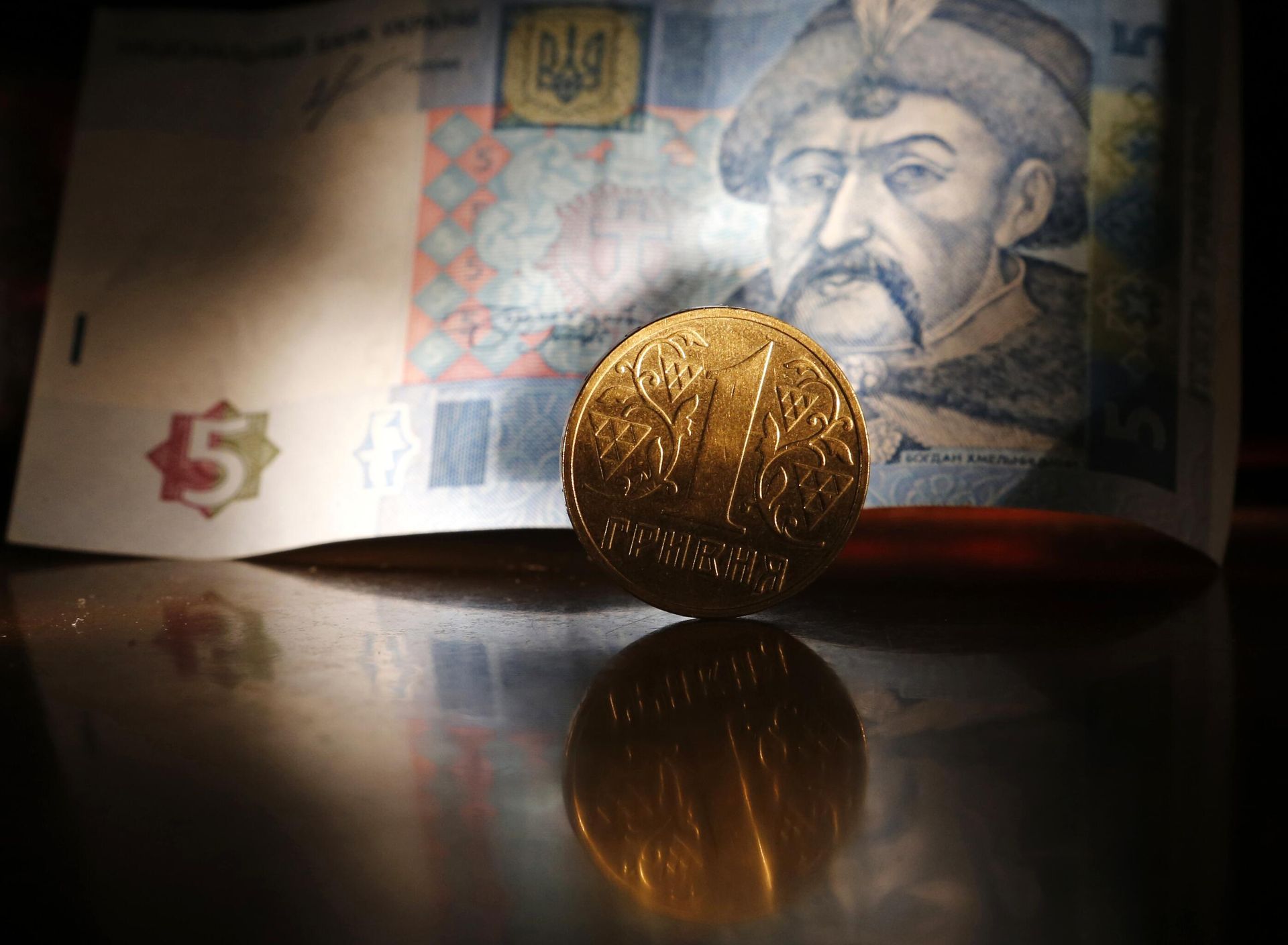 Денежные купюры и монета гривны Украины Денежные купюры и монета гривны Украины - РИА Новости, 1920, 04.04.2025