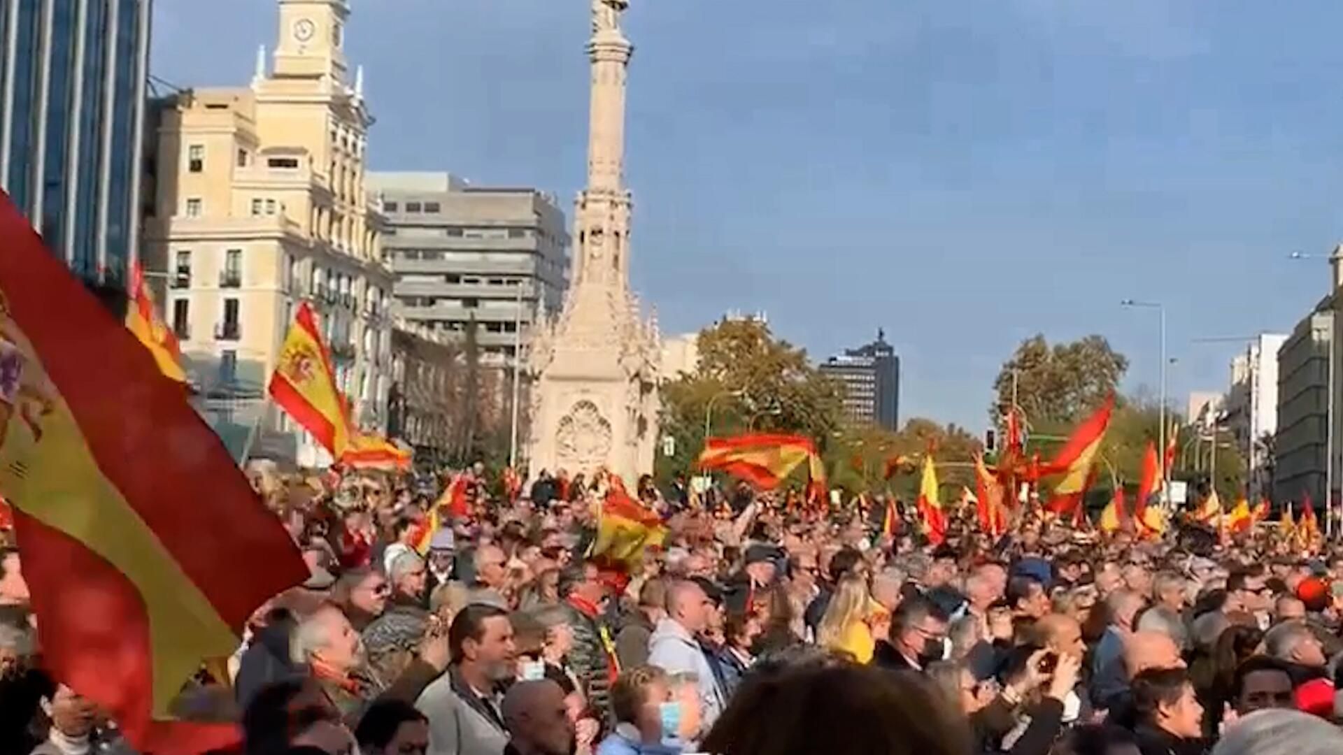 Испанцы вышли на акцию протеста в Мадриде против премьера страны Испанцы вышли на акцию протеста в Мадриде против премьера страны - РИА Новости, 1920, 27.11.2022