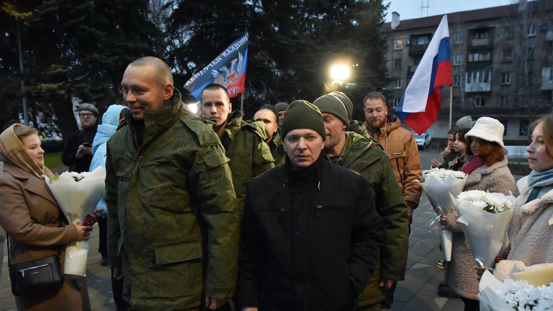 Встреча военнослужащих, освобожденных из украинского плена, в Харцызске Встреча военнослужащих, освобожденных из украинского плена, в Харцызске - РИА Новости, 1920, 10.07.2023
