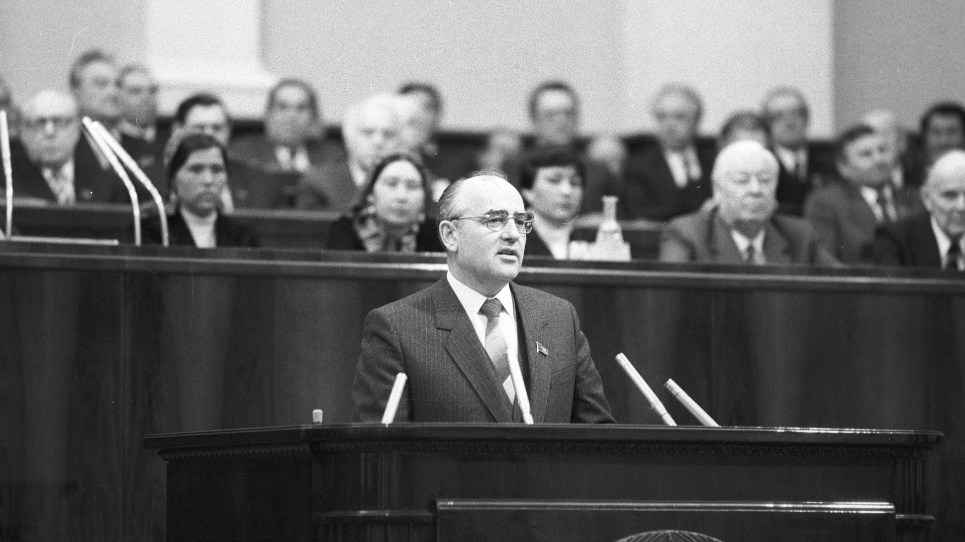 Член Политбюро ЦК КПСС, секретарь ЦК КПСС, депутат Михаил Горбачев на первой сессии Верховного Совета СССР одиннадцатого созыва Член Политбюро ЦК КПСС, секретарь ЦК КПСС, депутат Михаил Горбачев на первой сессии Верховного Совета СССР одиннадцатого созыва - РИА Новости, 1920, 09.11.2024
