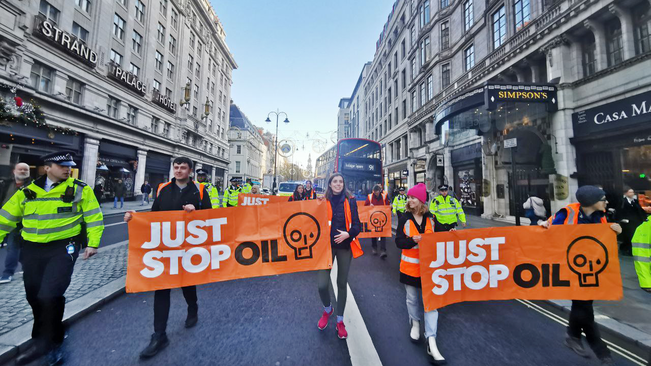 Активисты Just Stop Oil в центре Лондона Активисты Just Stop Oil в центре Лондона - РИА Новости, 1920, 08.11.2023
